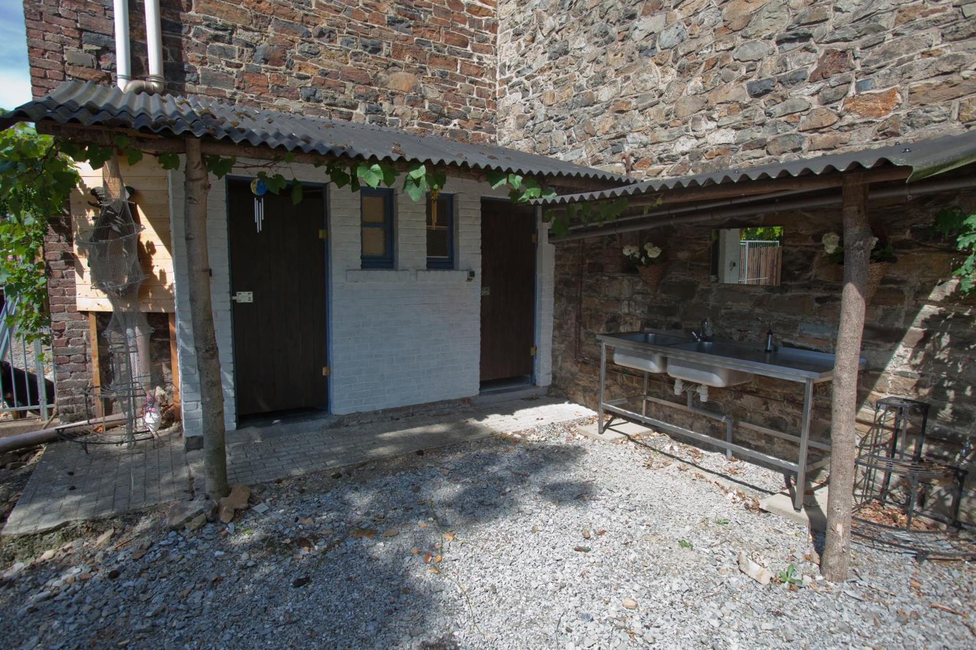 B&b-restaurant Porte De La Lienne Bed and breakfast 2*
